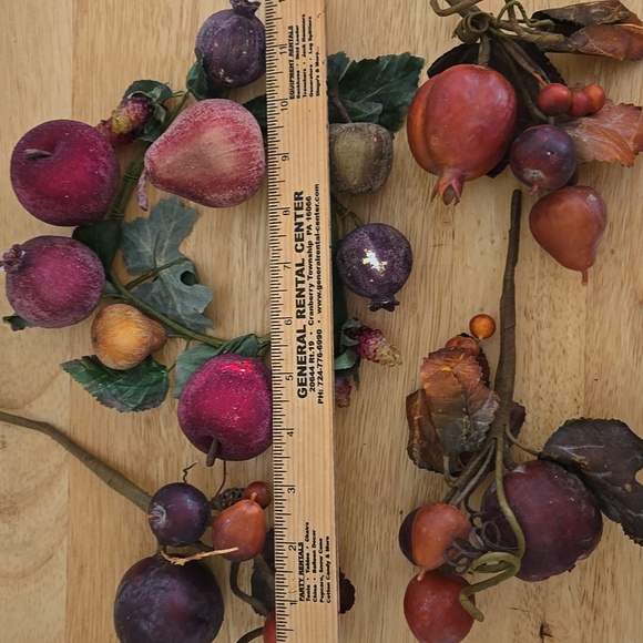 Frosted Fruit And Candle Ring - Picture 6 of 6